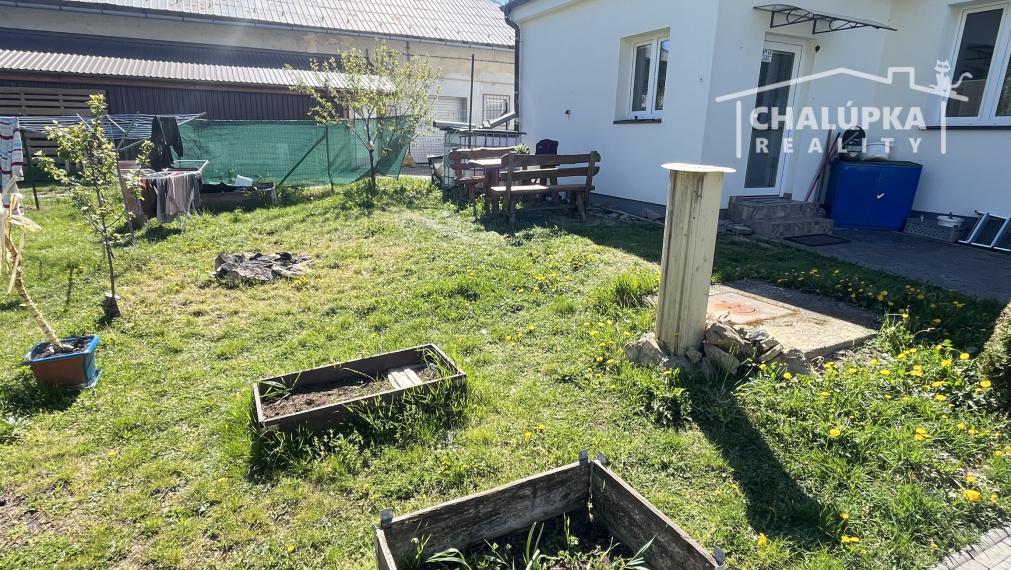 Tehlový 1-izbový byt 39 m2 so záhradkou a park. miestom v Tr. Teplej