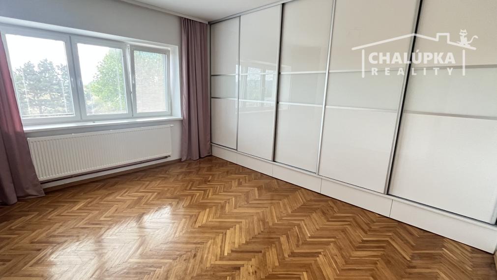 2-izbový byt 82 m2 so záhradou 342 m2, garážou a hosp. časťou, Kostolná-Záriečie pri Trenčíne