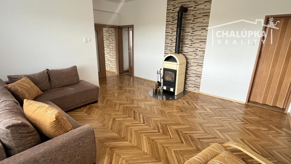 2-izbový byt 82 m2 so záhradou 342 m2, garážou a hosp. časťou, Kostolná-Záriečie pri Trenčíne