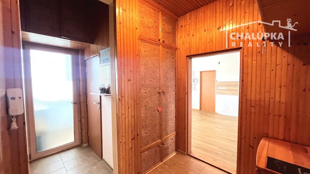 2-izbový byt 82 m2 so záhradou 342 m2, garážou a hosp. časťou, Kostolná-Záriečie pri Trenčíne