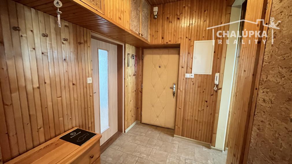 2-izbový byt 82 m2 so záhradou 342 m2, garážou a hosp. časťou, Kostolná-Záriečie pri Trenčíne