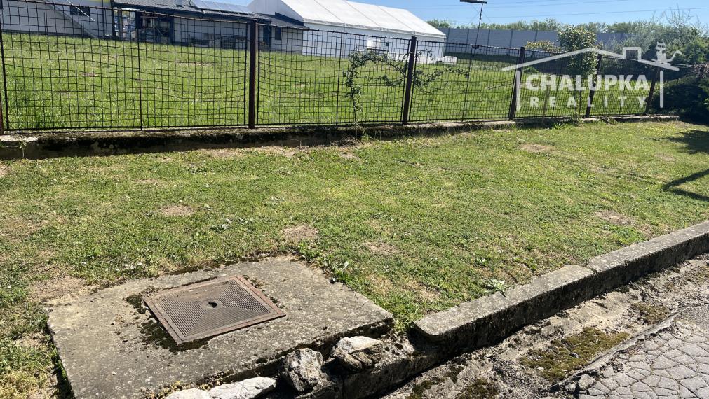 2-izbový byt 82 m2 so záhradou 342 m2, garážou a hosp. časťou, Kostolná-Záriečie pri Trenčíne