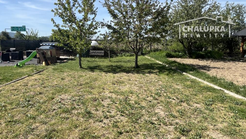2-izbový byt 82 m2 so záhradou 342 m2, garážou a hosp. časťou, Kostolná-Záriečie pri Trenčíne