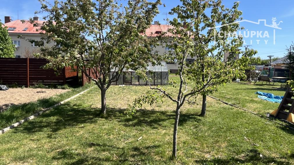 2-izbový byt 82 m2 so záhradou 342 m2, garážou a hosp. časťou, Kostolná-Záriečie pri Trenčíne