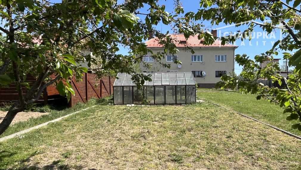 2-izbový byt 82 m2 so záhradou 342 m2, garážou a hosp. časťou, Kostolná-Záriečie pri Trenčíne