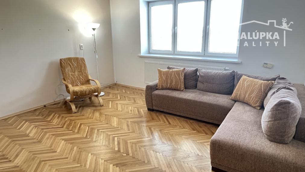 2-izbový byt 82 m2 so záhradou 342 m2, garážou a hosp. časťou, Kostolná-Záriečie pri Trenčíne