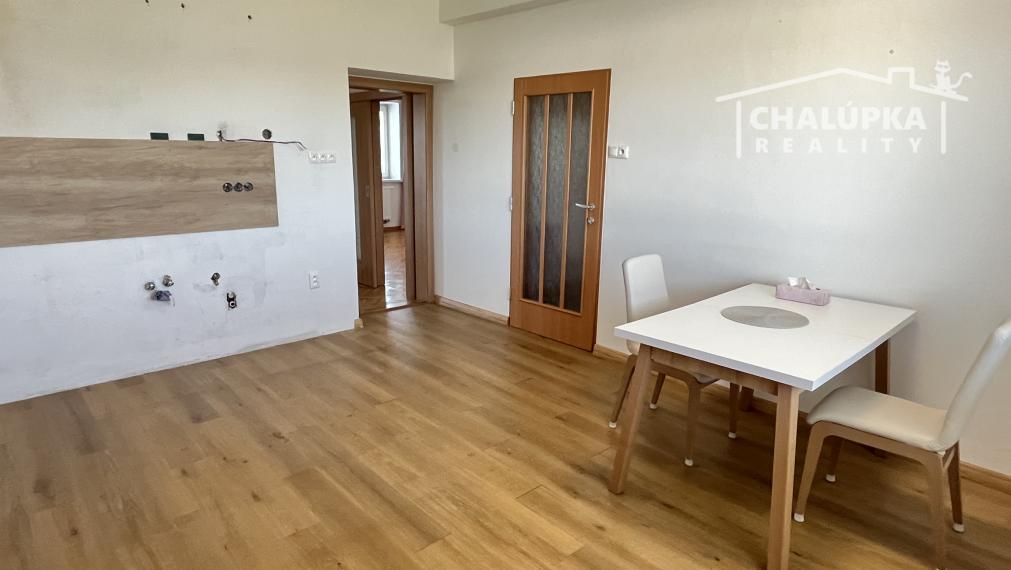 2-izbový byt 82 m2 so záhradou 342 m2, garážou a hosp. časťou, Kostolná-Záriečie pri Trenčíne