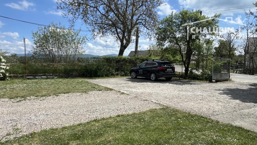 Tehlový 3-izbový byt s lodžiou, vl. kúrenie, veľký dvor, Nemšová časť Kľúčové