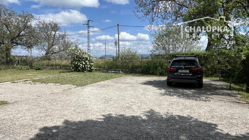 Tehlový 3-izbový byt s lodžiou, vl. kúrenie, veľký dvor, Nemšová časť Kľúčové
