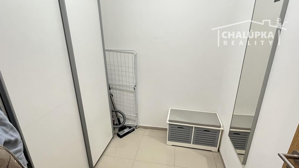 Veľko-metrážny 1-izbový byt 49 m2 s parkovaním, ul. Nad tehelňou v Trenčíne
