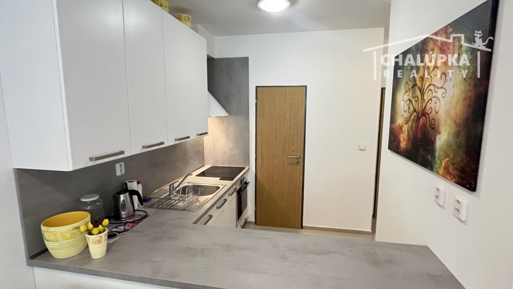 Veľko-metrážny 1-izbový byt 49 m2 s parkovaním, ul. Nad tehelňou v Trenčíne