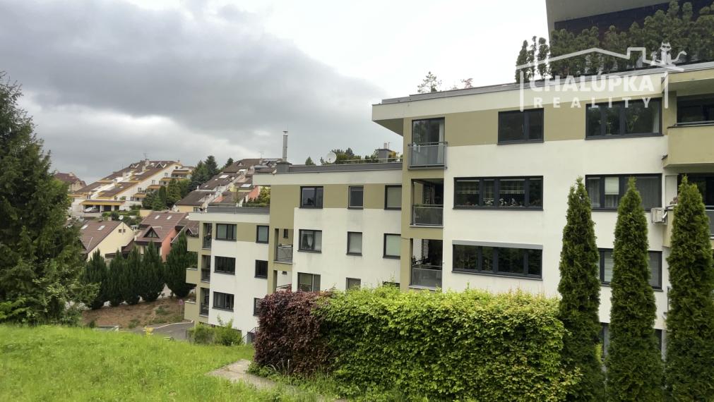 Veľko-metrážny 1-izbový byt 49 m2 s parkovaním, ul. Nad tehelňou v Trenčíne