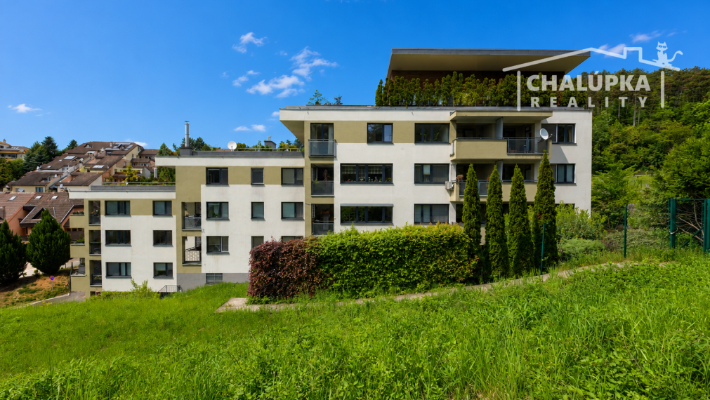 Veľkometrážny 1-izbový byt 49 m2 s parkovaním, ul. Nad tehelňou v Trenčíne