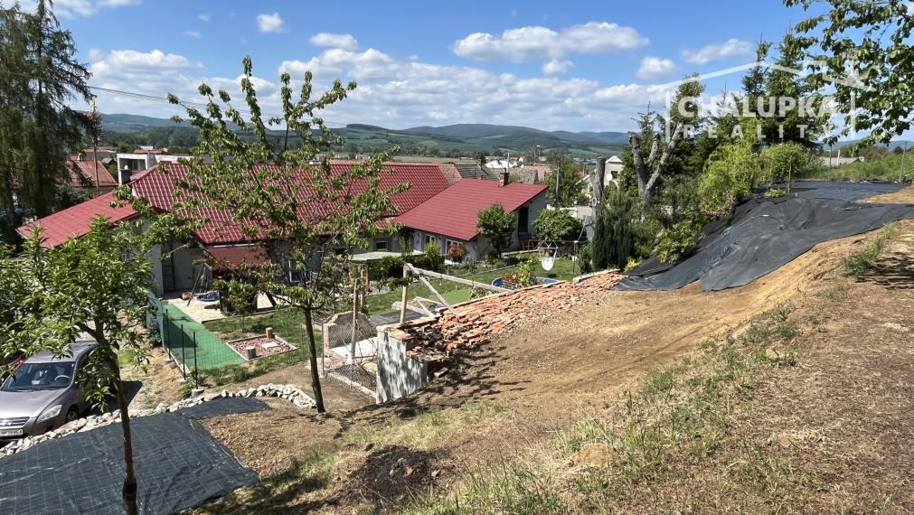 Rodinný dom s možnosťou podnikania s 1038 m2 pozemkom v Tr. Teplej, časť Dobrá