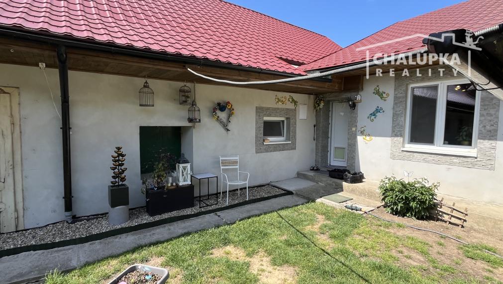 Rodinný dom s možnosťou podnikania s 1038 m2 pozemkom v Tr. Teplej, časť Dobrá
