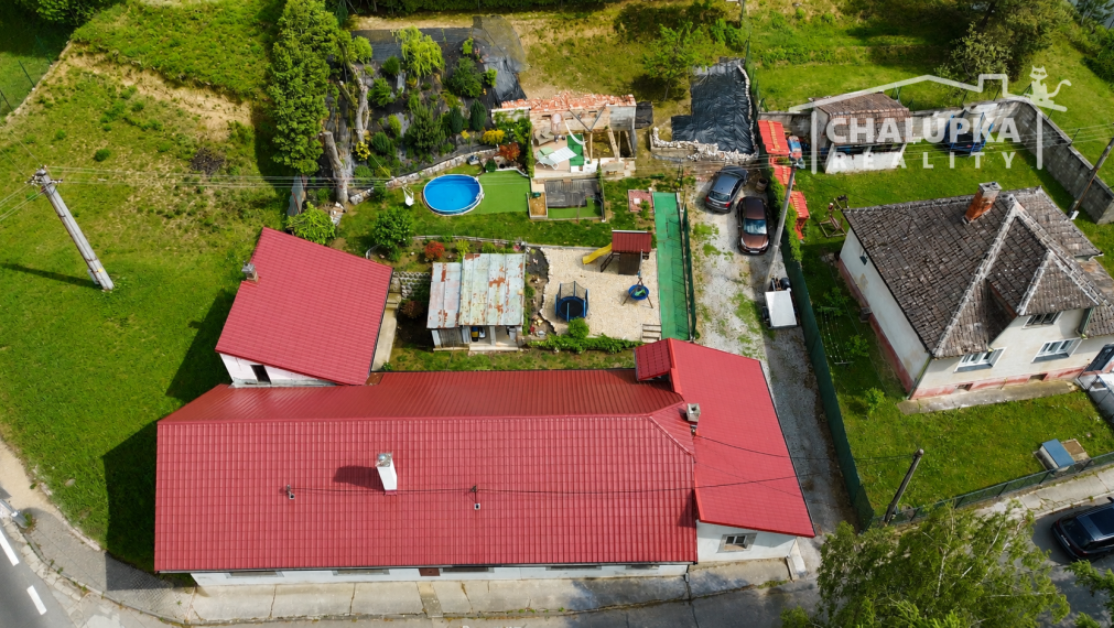 Rodinný dom s možnosťou podnikania s 1038 m2 pozemkom v Tr. Teplej, časť Dobrá