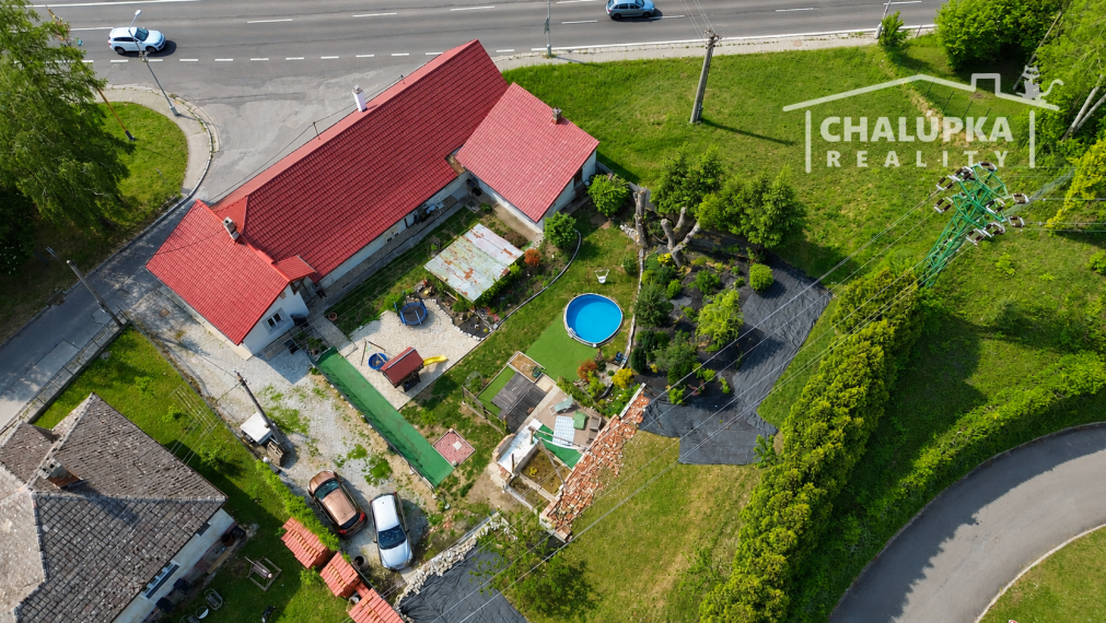 Rodinný dom s možnosťou podnikania s 1038 m2 pozemkom v Tr. Teplej, časť Dobrá