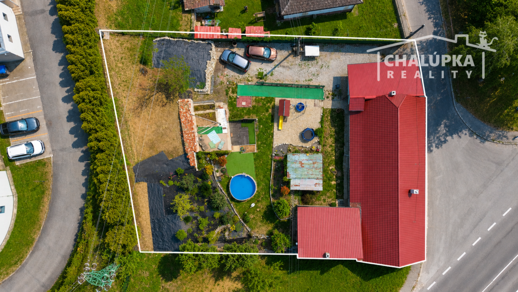 Rodinný dom s možnosťou podnikania s 1038 m2 pozemkom v Tr. Teplej, časť Dobrá