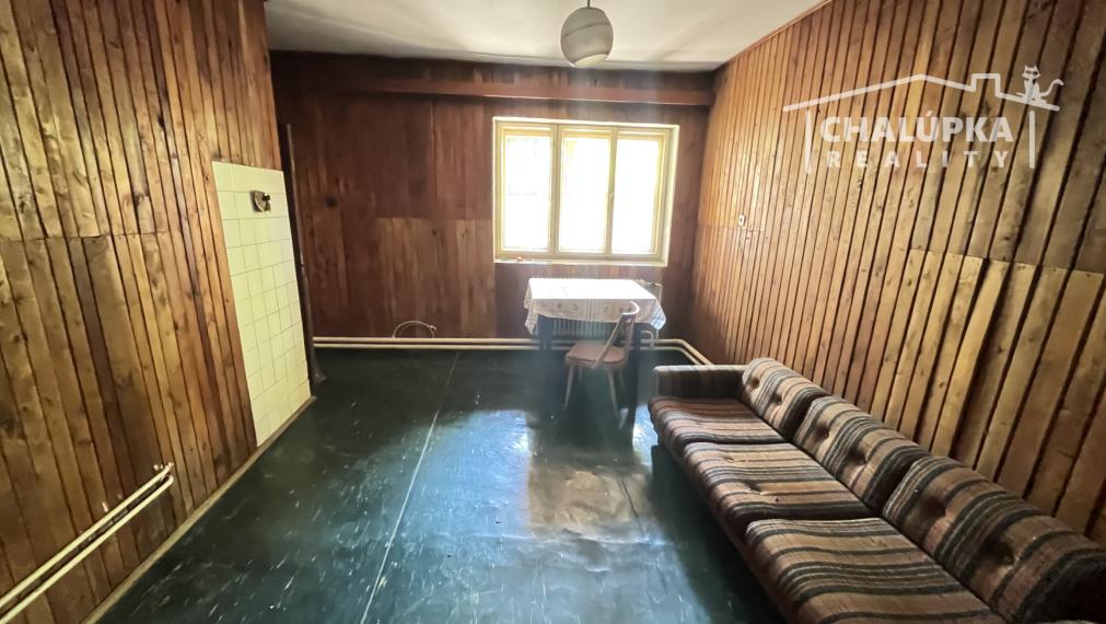 Veľký rodinný dom 5+1 s veľkým pozemkom 3667 m2, obec Svinná
