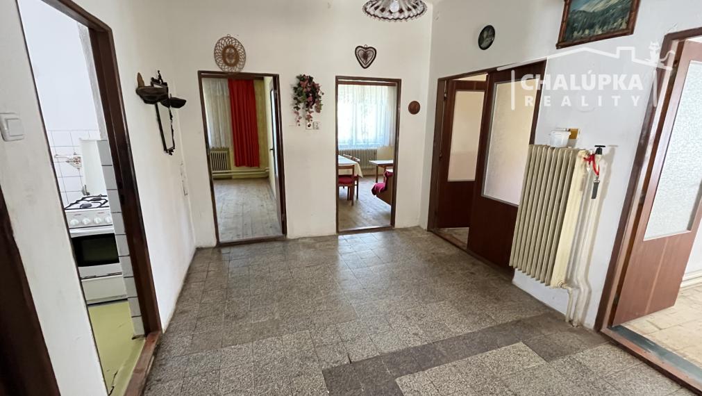 Veľký rodinný dom 5+1 s veľkým pozemkom 3667 m2, obec Svinná