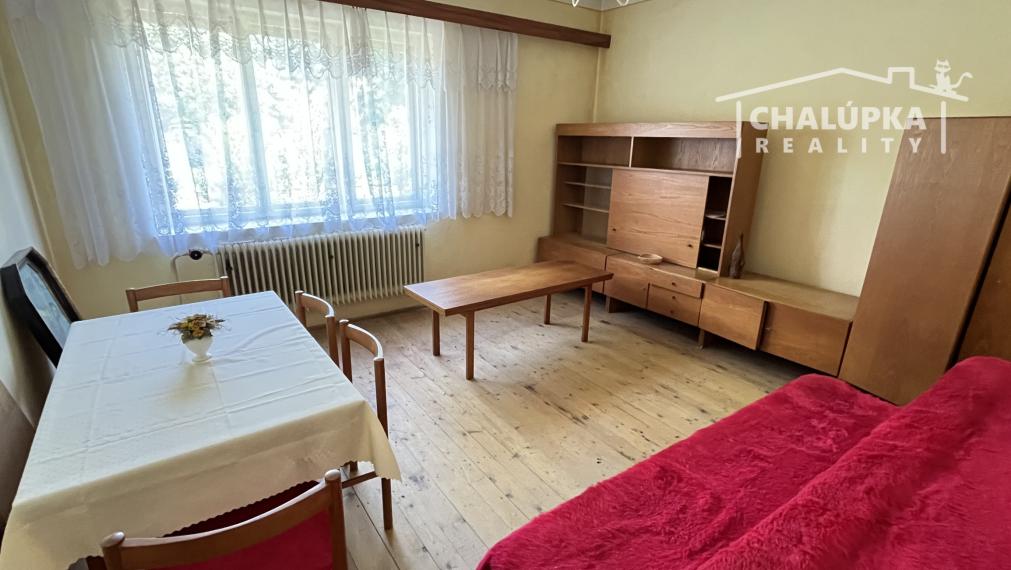 Veľký rodinný dom 5+1 s veľkým pozemkom 3667 m2, obec Svinná