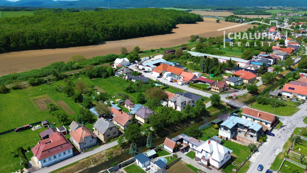 Veľký rodinný dom 5+1 s veľkým pozemkom 3667 m2, obec Svinná