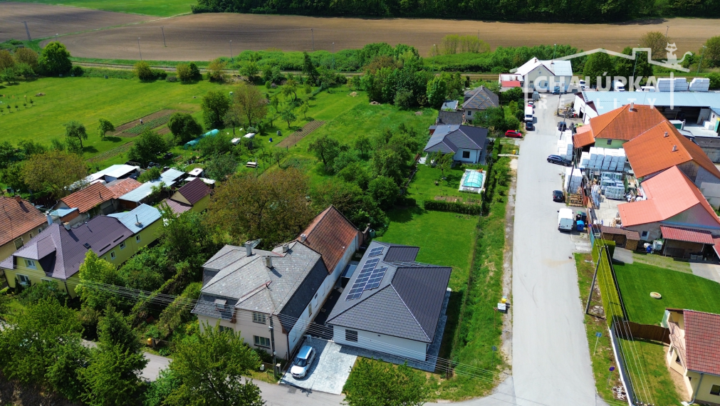Veľký rodinný dom 5+1 s veľkým pozemkom 3667 m2, obec Svinná