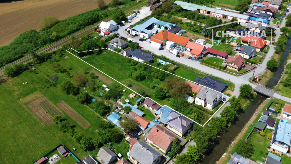 Veľký rodinný dom 5+1 s veľkým pozemkom 3667 m2, obec Svinná