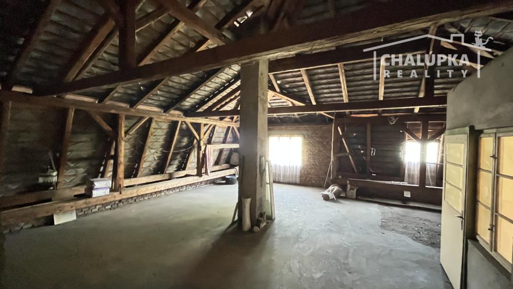 Veľký rodinný dom 5+1 s veľkým pozemkom 3667 m2, obec Svinná