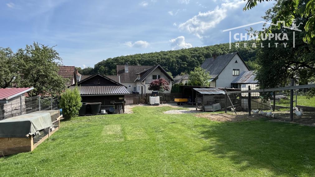 Pekný RD 6+1 (271 m2) s garážou, 2-prístreškom a 2066 m2 pozemkom - Dubodiel