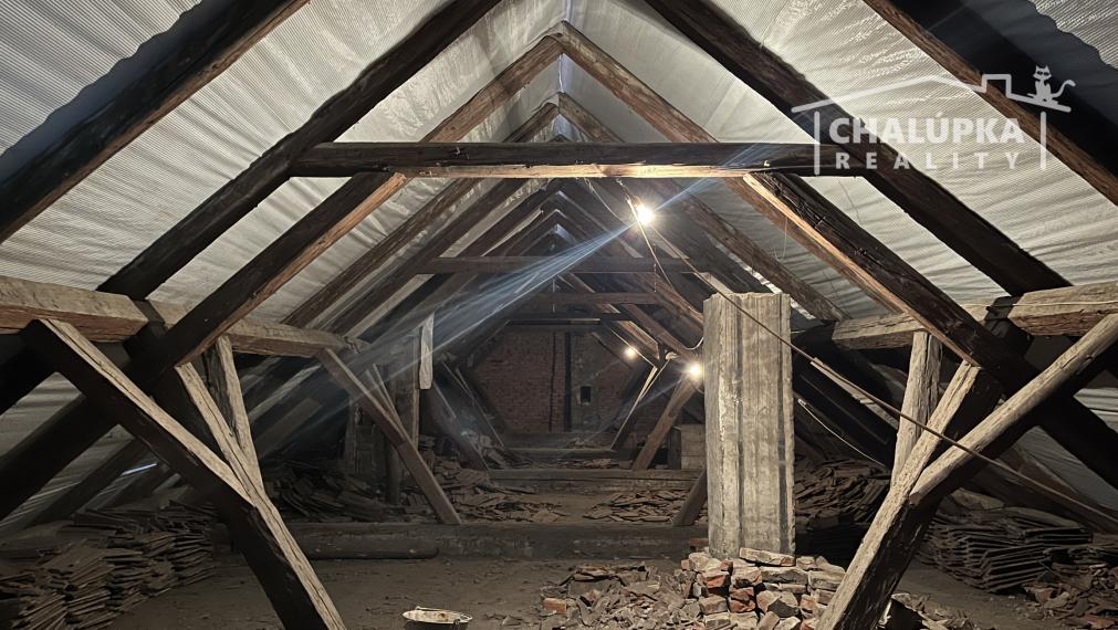 Rodinný dom s možnosťou podnikania s 1038 m2 pozemkom v Tr. Teplej, časť Dobrá