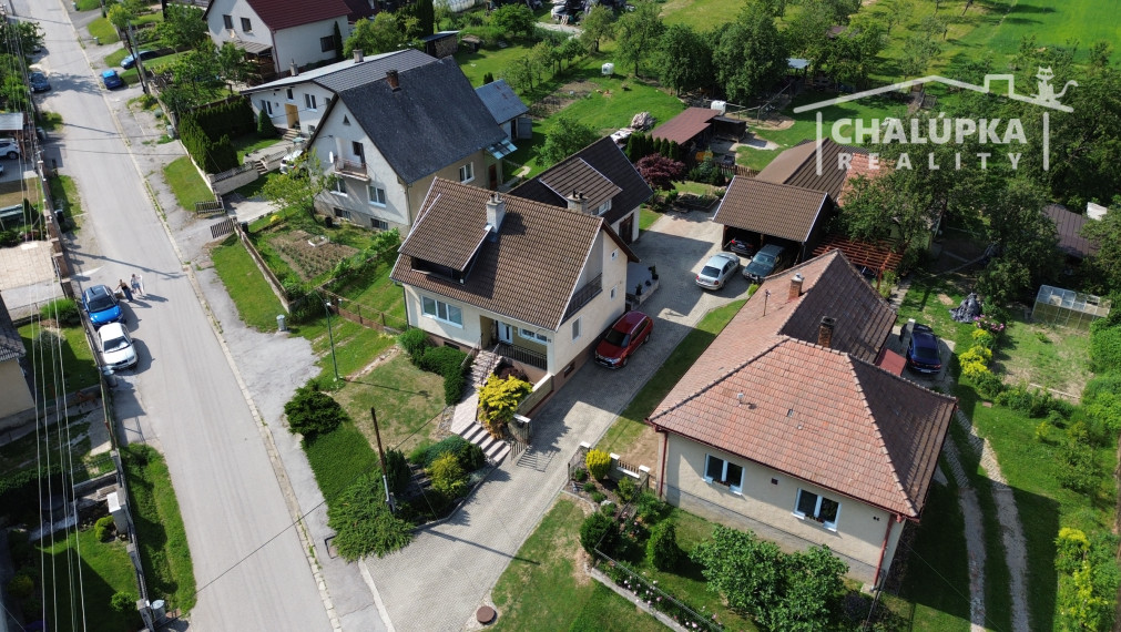 Pekný RD 6+1 (271 m2) s garážou, 2-prístreškom a 2066 m2 pozemkom - Dubodiel