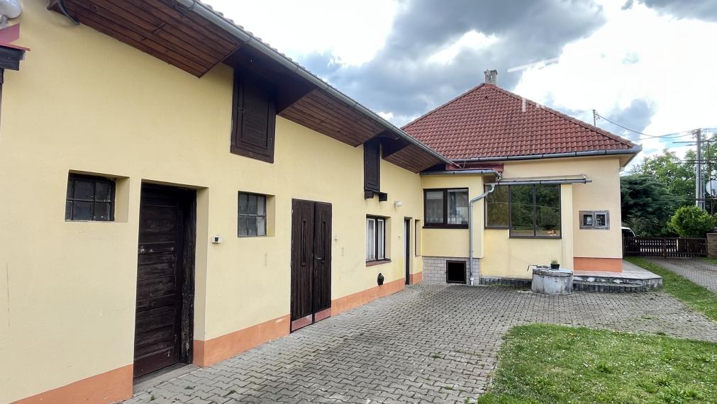 Rodinný dom s 2006 m2 pozemkom v Melčicicach-Lieskovom