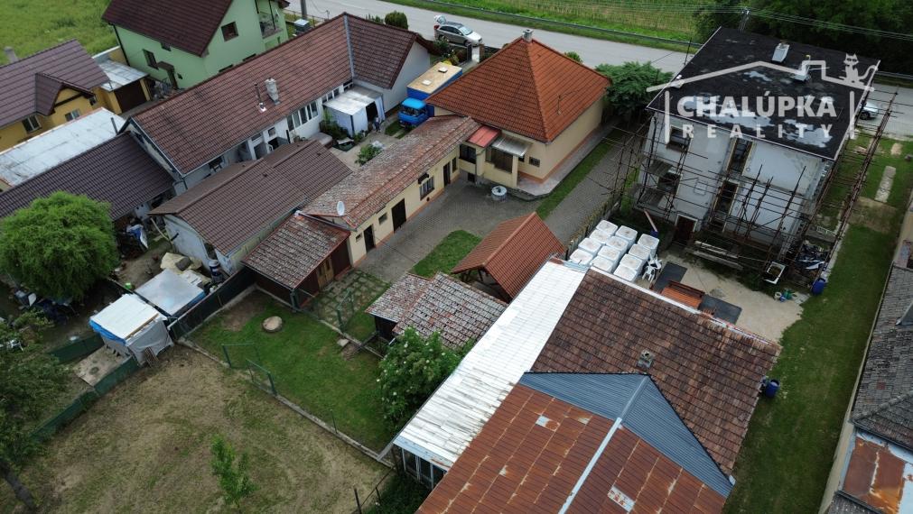 Rodinný dom s 2006 m2 pozemkom v Melčicicach-Lieskovom