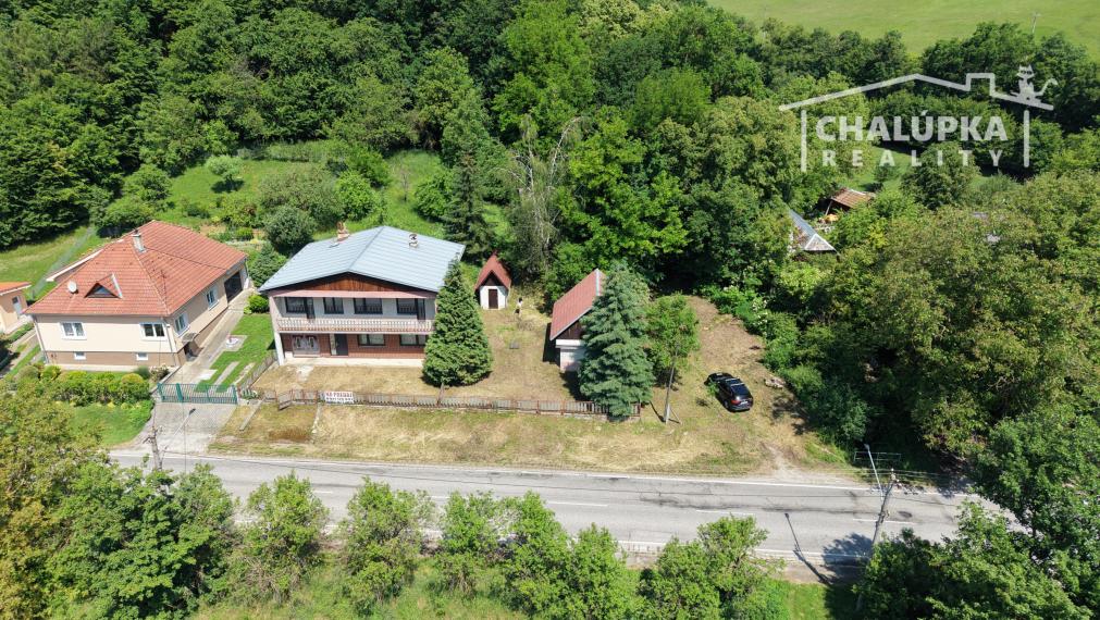Veľký RD s garážou a 1784 m2 pozemkom v Prašníku pri Piešťanoch