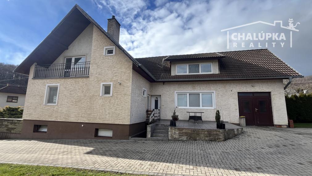Rodinný dom 6+1 s garážou, 2-prístreškom a krásnym 2066 m2 pozemkom, Dubodiel