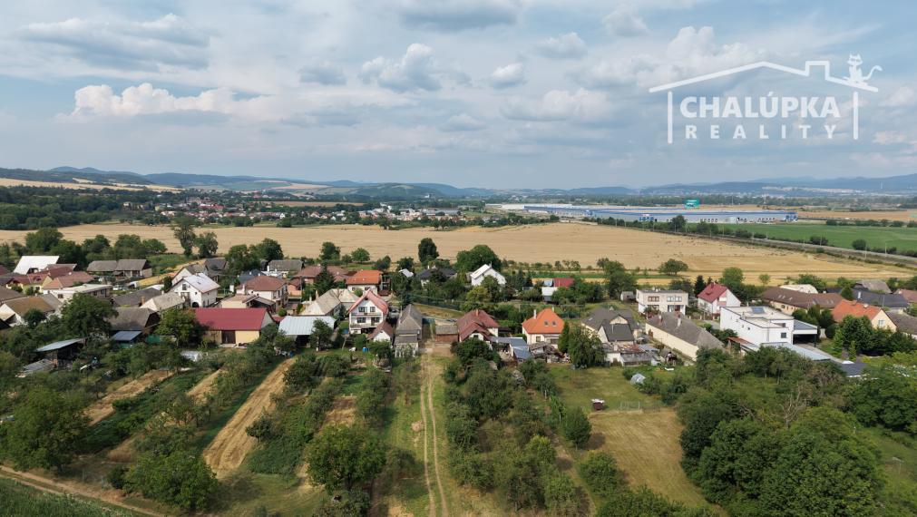 Vidiecky dom v Adamovských Kochanovciach s 1956 m2 pozemkom