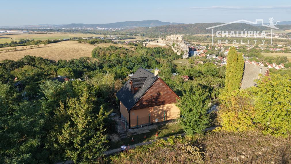 Zariadená chata v Beckove s 612 m2 pozemkom