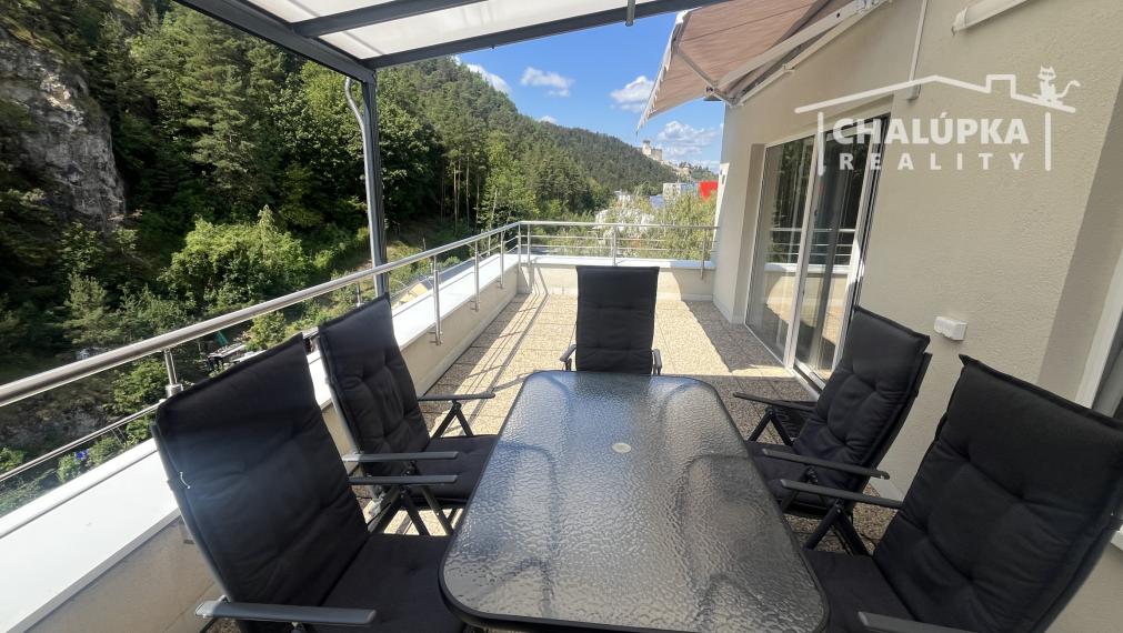 NA PRENÁJOM: 5-izbový mezanín 176 m2 + 2 terasy 43 m2 + garáž, Trenčín - Pod Sokolice