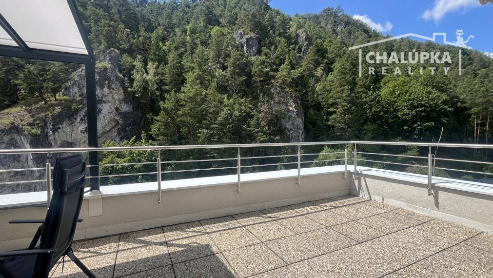 NA PRENÁJOM: 5-izbový mezanín 176 m2 + 2 terasy 43 m2 + garáž, Trenčín - Pod Sokolice