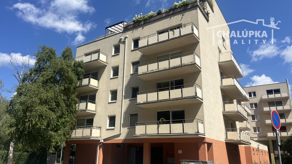 NA PRENÁJOM: 5-izbový mezanín 176 m2 + 2 terasy 43 m2 + garáž, Trenčín - Pod Sokolice