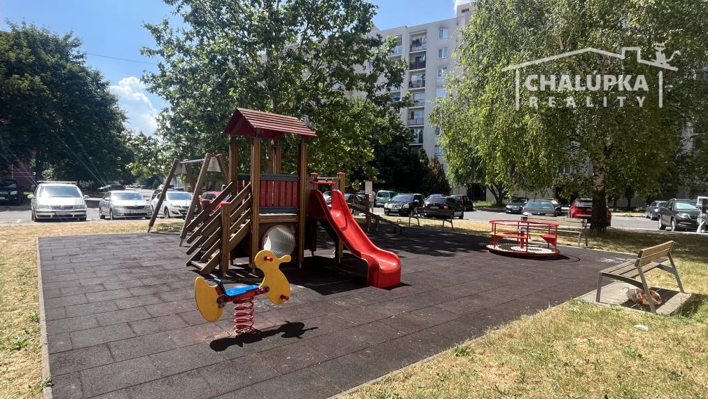 3-izbový byt s lodžiou 77 m2 v Novom Meste nad Váhom, ul. Sládkovičova