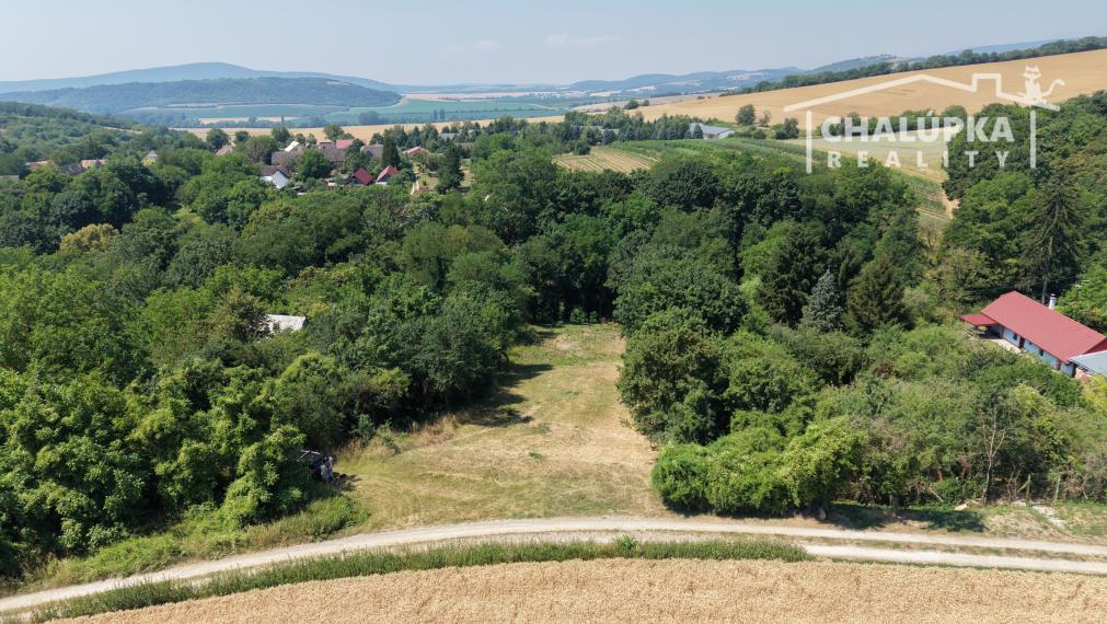Pozemok na výstavbu RD, 1264 m2 v Haluziciach pri Novom Meste nad Váhom
