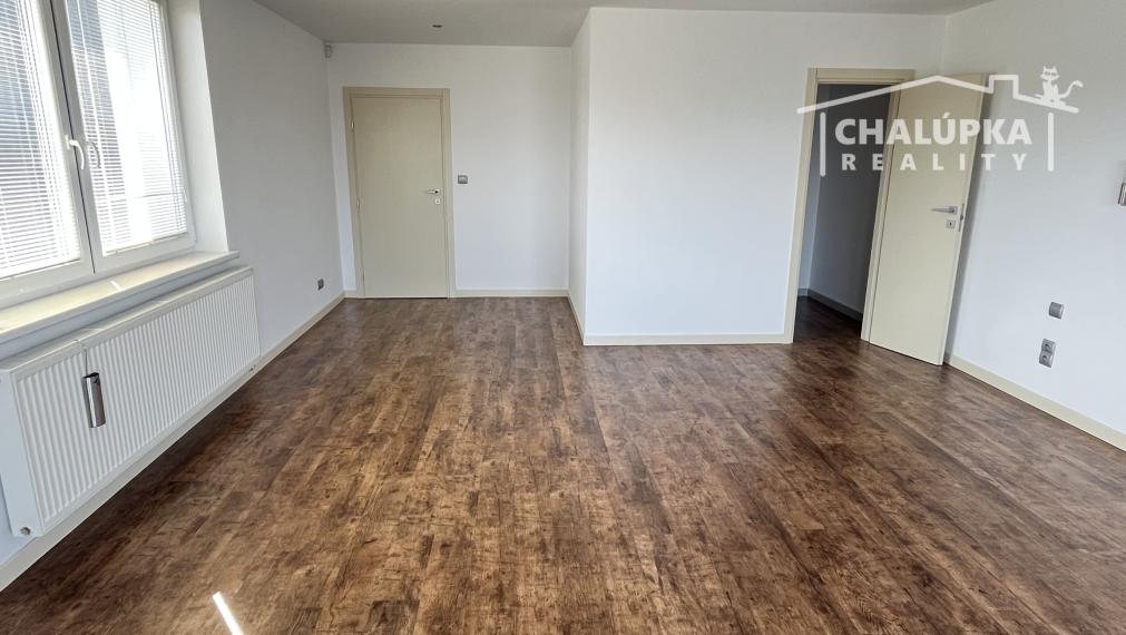 RD (5+1, 230 m2 obytná plocha) + 3 terasy, 2-garáž, Trenčianske Stankovce
