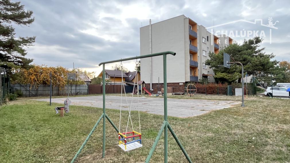 Zariadený 3-izbový byt s 2 balkónmi a parkovaním v Trenčíne, ul. Bavlnárska