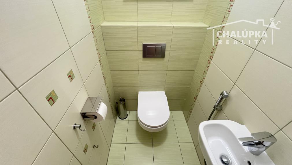Nadštandardný RD, 233 m2 obytná plocha + 3 terasy, 2-garáž, Trenčianske Stankovce, 761 m2 pozemok