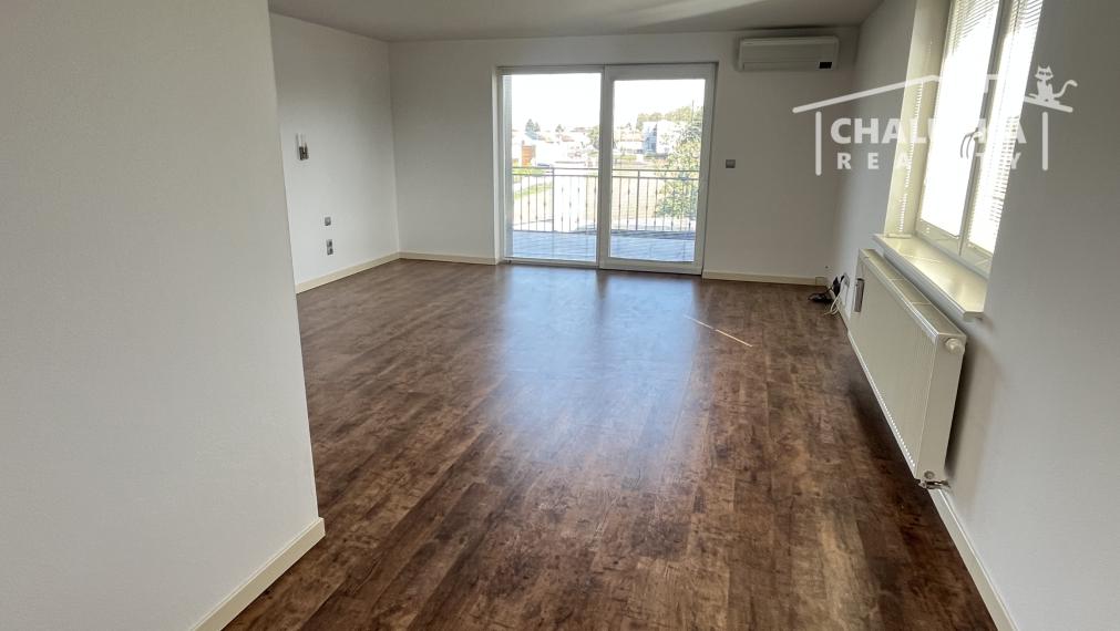 Nadštandardný RD, 233 m2 obytná plocha + 3 terasy, 2-garáž, Trenčianske Stankovce, 761 m2 pozemok
