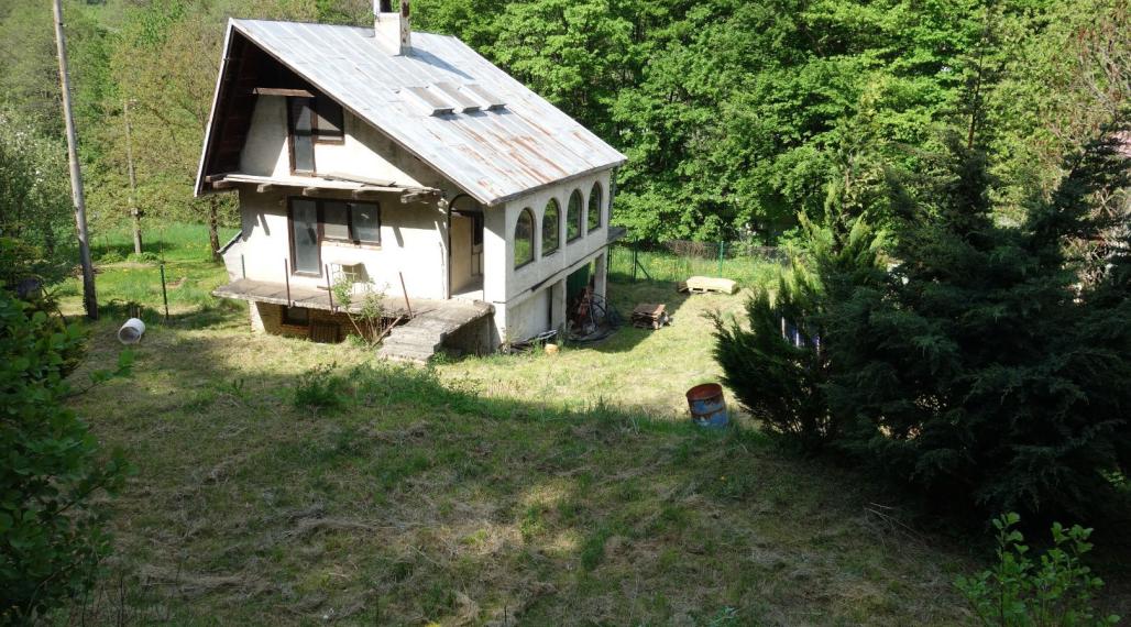Chata v Mníchovej Lehote časť Jarky s 889 m2 pozemkom