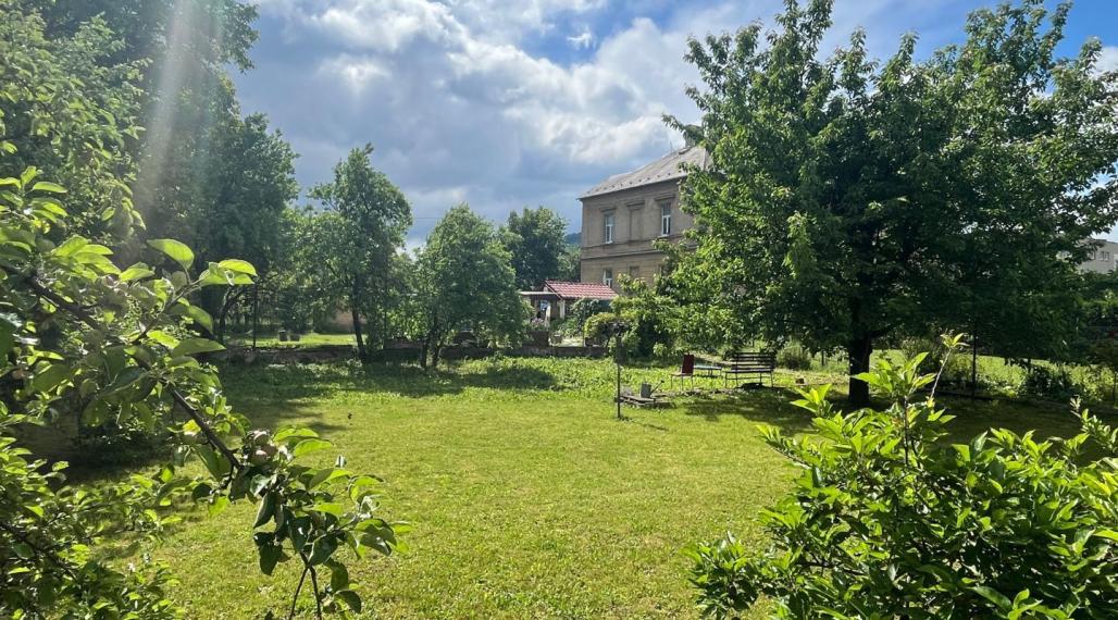 Veľký 2-izbový byt so záhradou 387 m2 v Trenčianskej Teplej