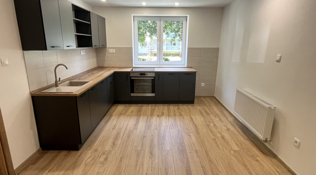 REZERVOVANÉ Tehlový 2-izbový byt s lodžiou Trenčín - Dlhé Hony